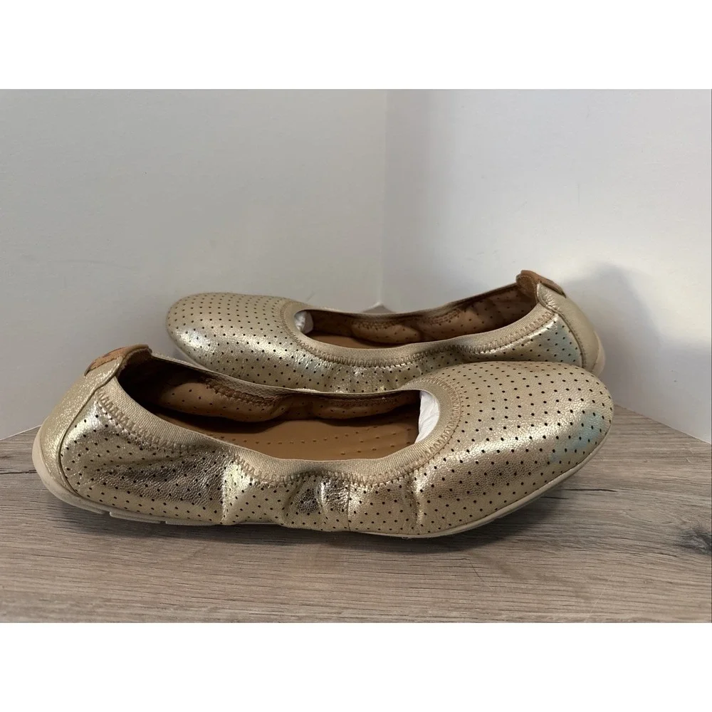 Clarks Unstructured Gold Perforated Ballet Flat 9.5 Women Slip On Shoes Casual